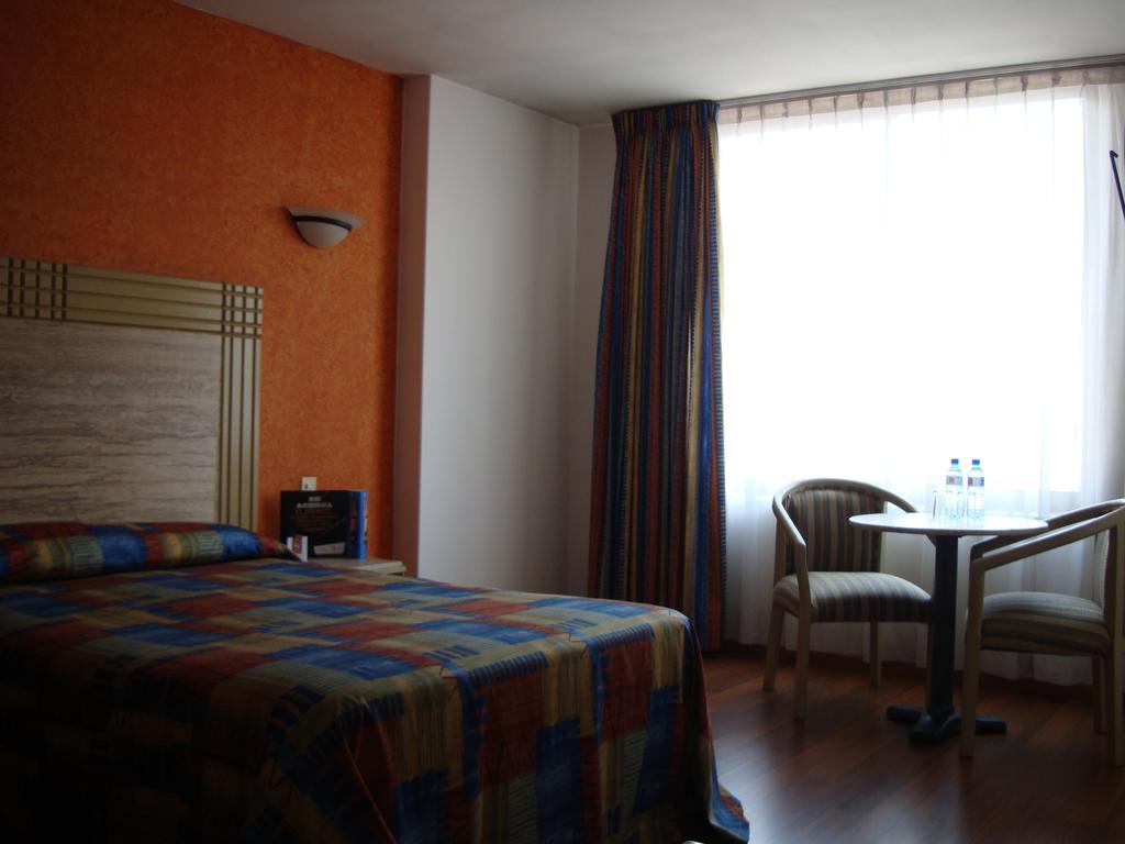 גואדלחארה Hotel Cervantes חדר תמונה