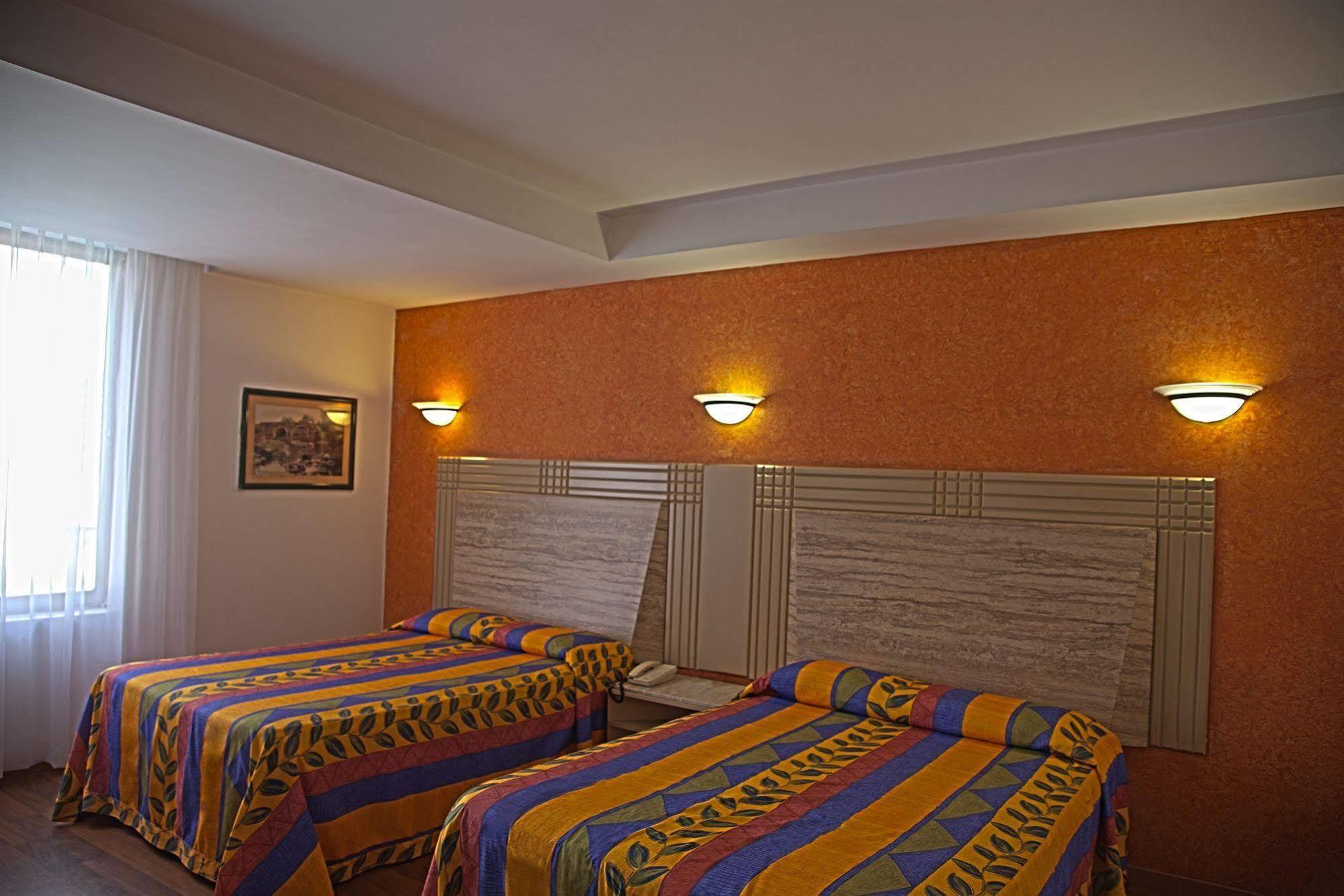 גואדלחארה Hotel Cervantes מראה חיצוני תמונה
